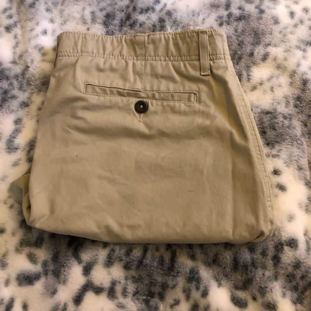 Men’s khaki shorts